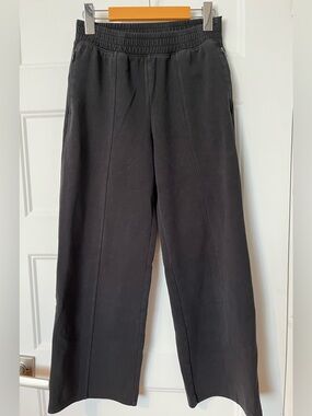 Old Navy Men’s Black Elastic-Waist Jogger Pants